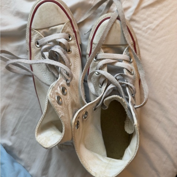 Converse White Sneakers Timeless Style and Comfort - Picture 5 of 8